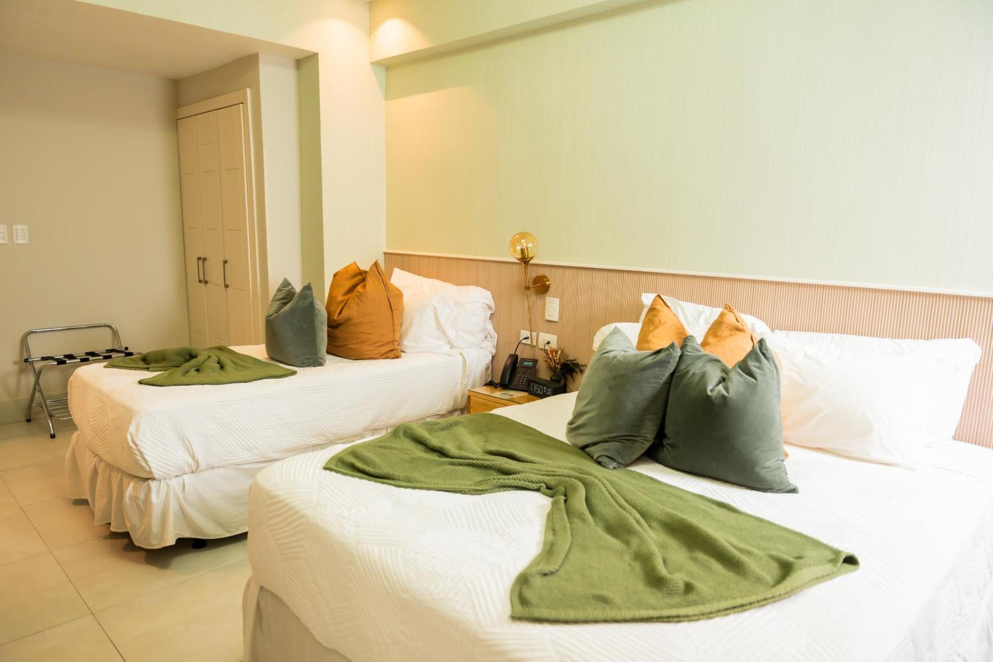 Hotel Stay Here Suites Santo Domingo Kültér fotó