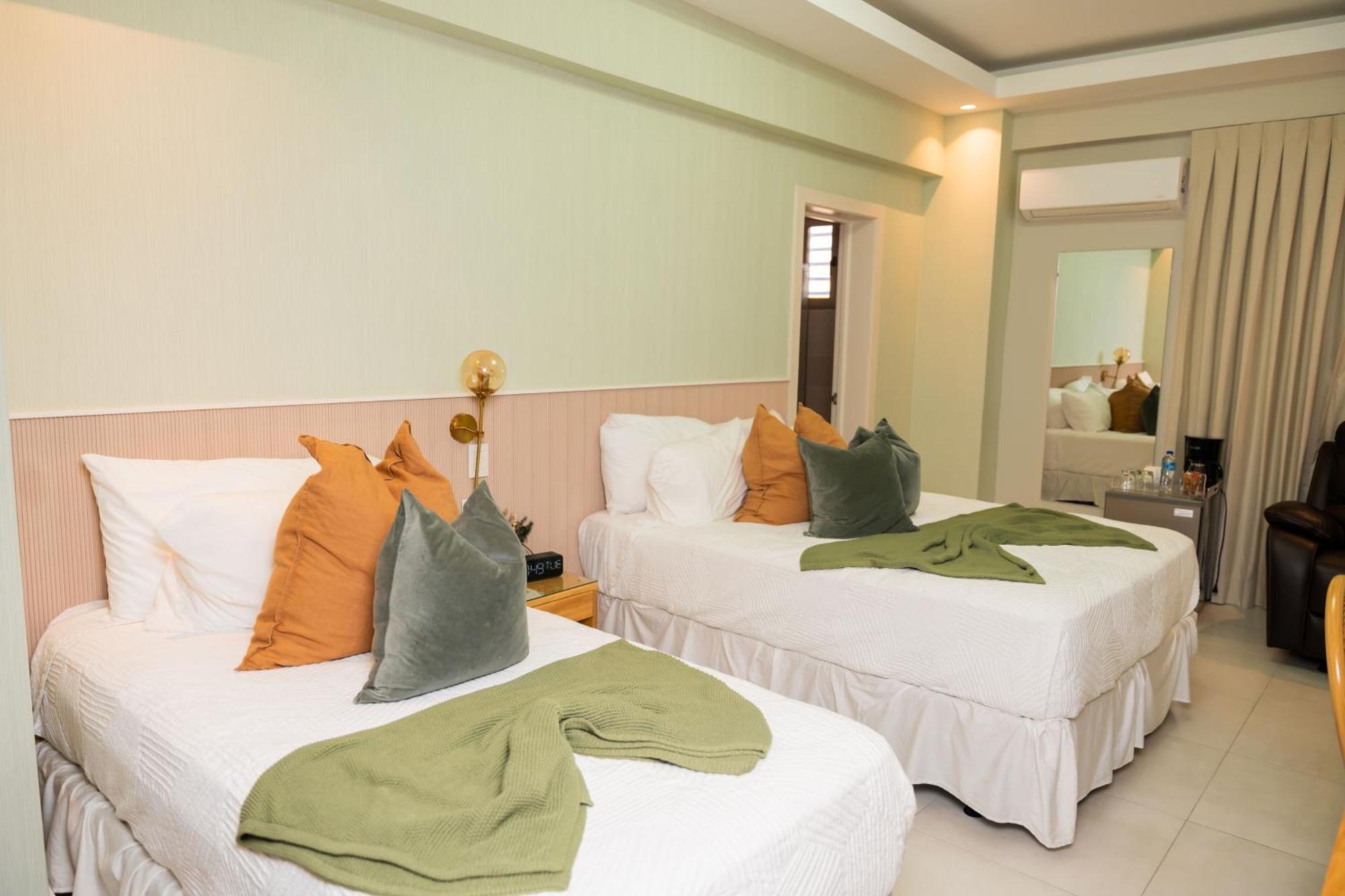 Hotel Stay Here Suites Santo Domingo Kültér fotó